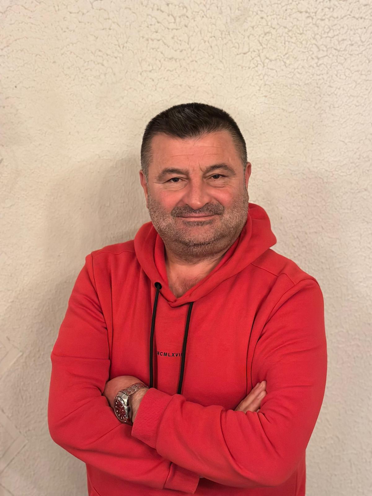 AVNİ ÇAKIR